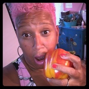 Meet your Posher, Leila